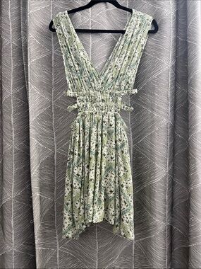 Love Riche Green & White Asymmetrical V-Neck Dress